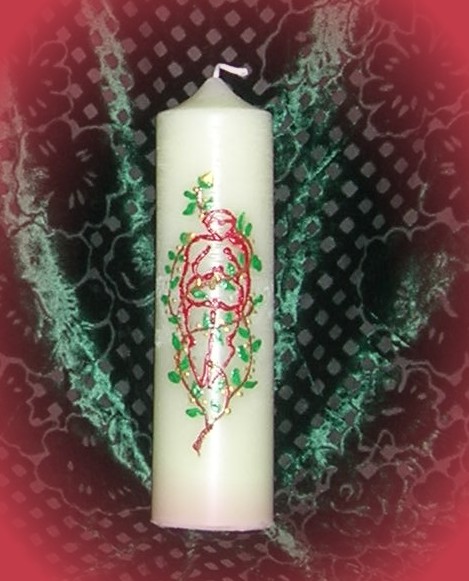 Gaia, die Erdgöttin, umrankt von Pflanzen. Design: Curtis Nike Altarkerze ca. 22 cm Höhe