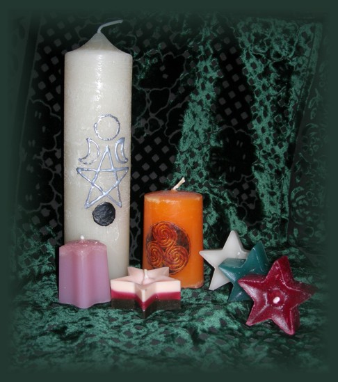 Dieses Kerzenset - ohne Deko - gibt es zu gewinnen!