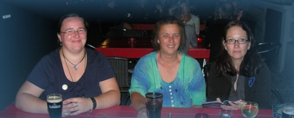 Auf diesem Bild sind drei Hexen zu sehen, Zaunköniginnen, Freunde des Phoenix, Reclaimer und auch ein Mitglied des Eldarings ist dabei :)