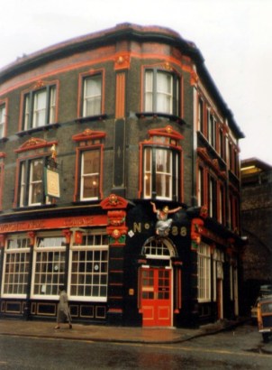 Mit diesem Foto hat meine Mutter im Herbst 1983 bei einem Fotowettbewerb mit gemacht - und gewonnen! Stilecht englisch: Einen Regenschirm :) Foto: Edelgard