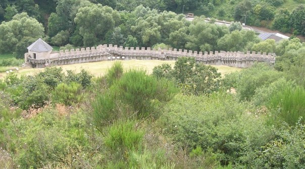 Rekonstruierte und begehbare Römerwarte auf dem Katzenberg bei Mayen