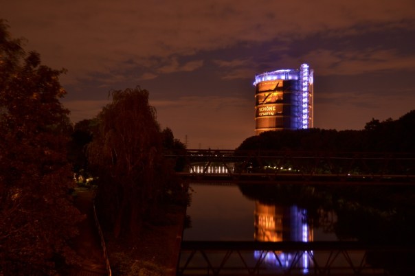 Der Gasometer in Oberhausen bei Nacht. Danke für die Aufnahme an 500px.com/MikeKrammer