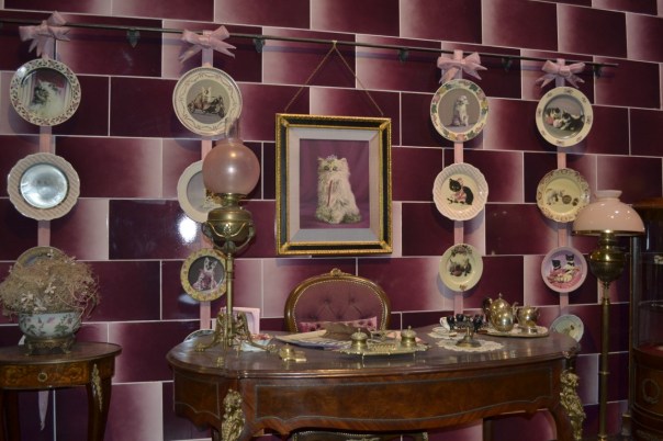 Das wahre Grauen kommt in einem rosafarbenen Gewand