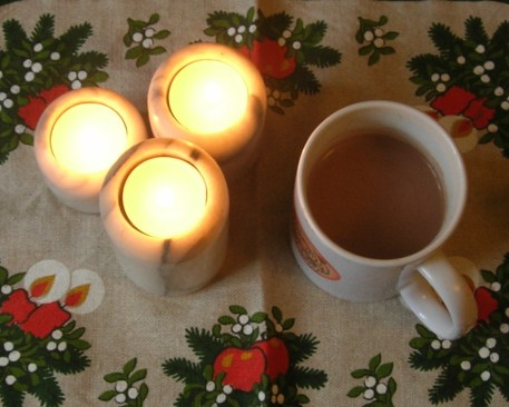 Kerzenschein und heißer Kakao - so genieße ich die kalte Jahreszeit.