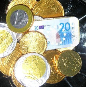 Es ist nicht alles Gold was glänzt. Doch immerhin schmeckt Schokoladengeld gut und ist zuweilen auch magisch von Nutzen.