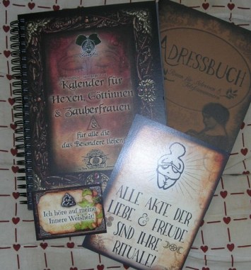 Kalender 2017, Adressbuch, Postkarte und Sinnspruch. Das Adressbuch habe ich schon, also freut Euch demnächst auf eine Verlosung!