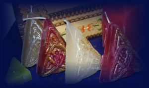 Keltische Knotenkerzen sind gut geeignet um Zauber zu binden. 